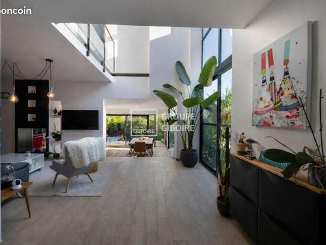Maison 8 pièces 182 m²