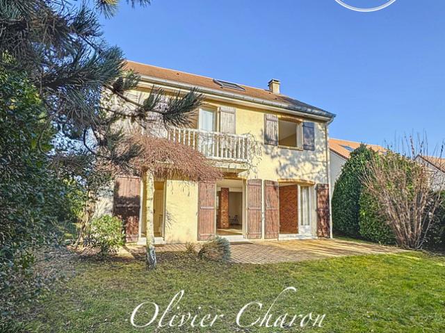 Maison 8 pièces 182m2 sur 453m2 de terrain