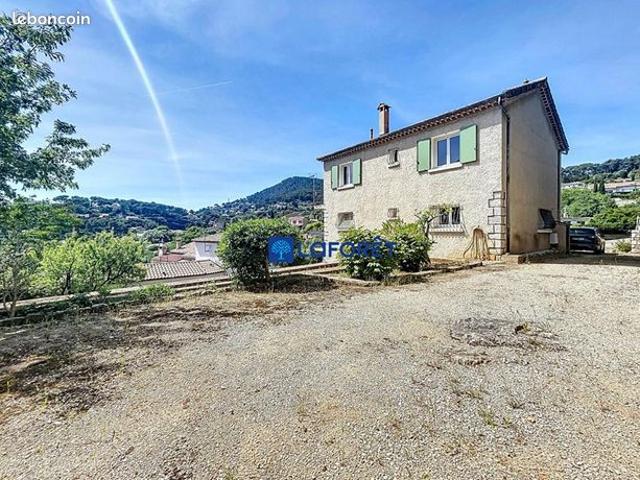 Maison 8 pièces 183 m²