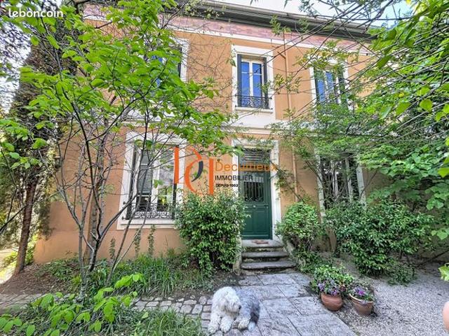 Maison 8 pièces 183 m²