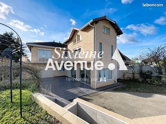Maison 8 pièces 194 m²