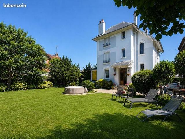 Maison 8 pièces 194 m²