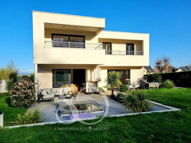 Maison 8 pièces 198 m²