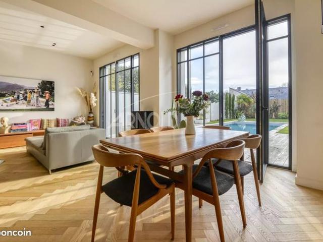 Maison 8 pièces 194 m²