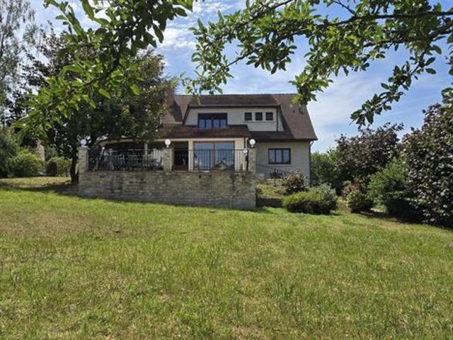 Maison 8 pièces 194 m²