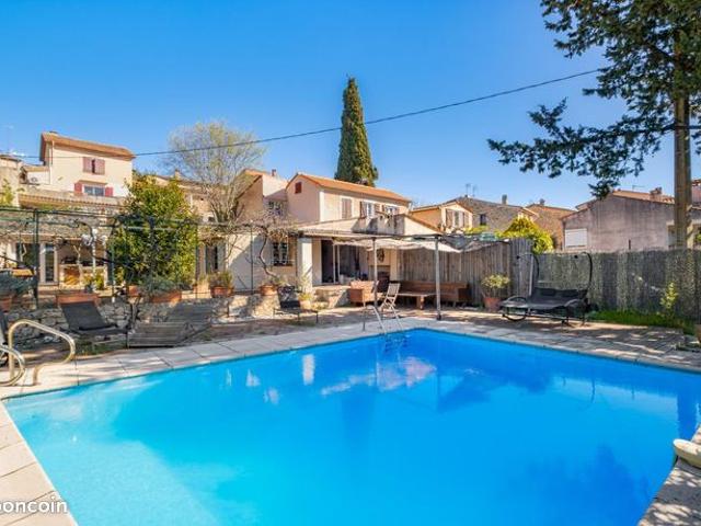 Maison 8 pièces 195 m²