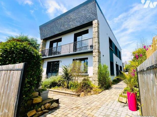 Maison 8 pièces 195 m²