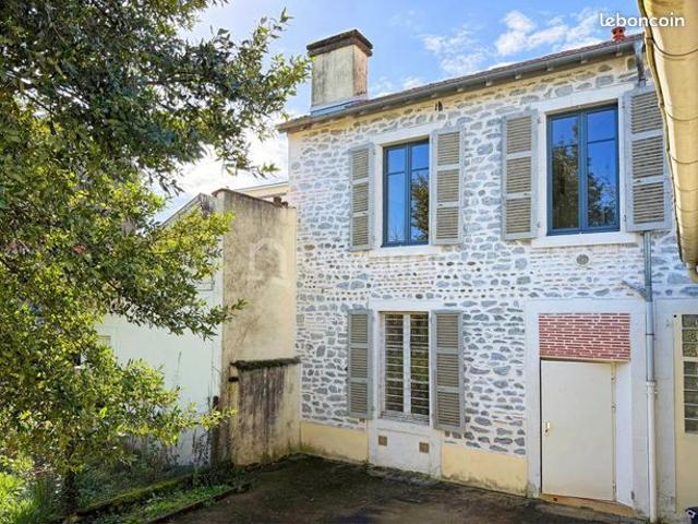 Maison 8 pièces 195 m²