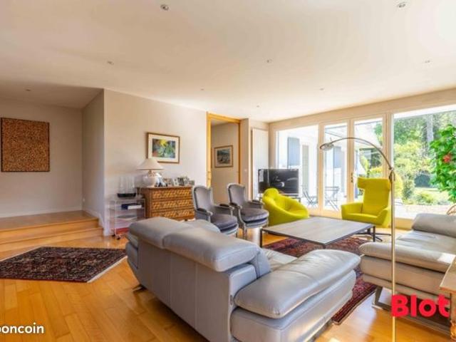 Maison 8 pièces 195 m²