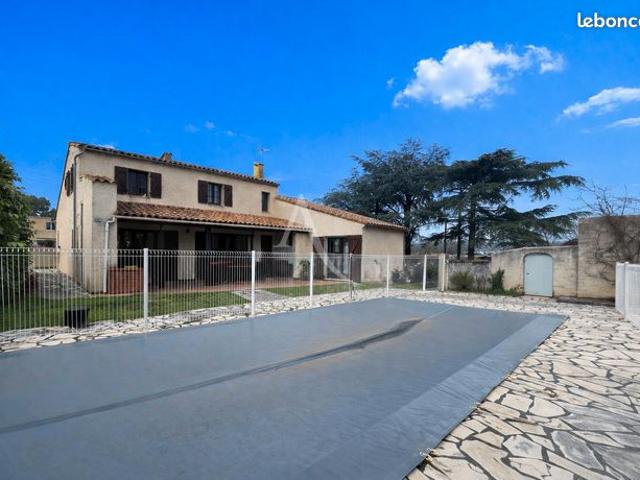 Maison 8 pièces 195 m²