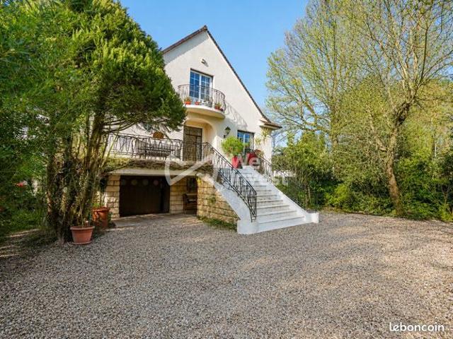 Maison 8 pièces 195 m²