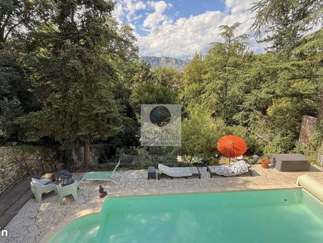 Maison 8 pièces 195 m²