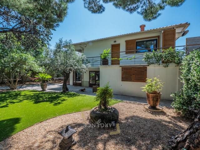 Maison 8 pièces 195 m²
