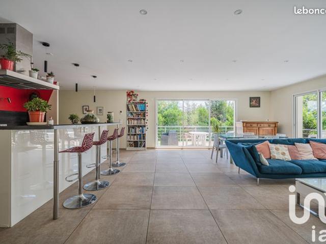 Maison 8 pièces 195 m²