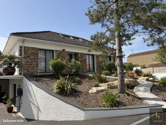 Maison 8 pièces 195 m²