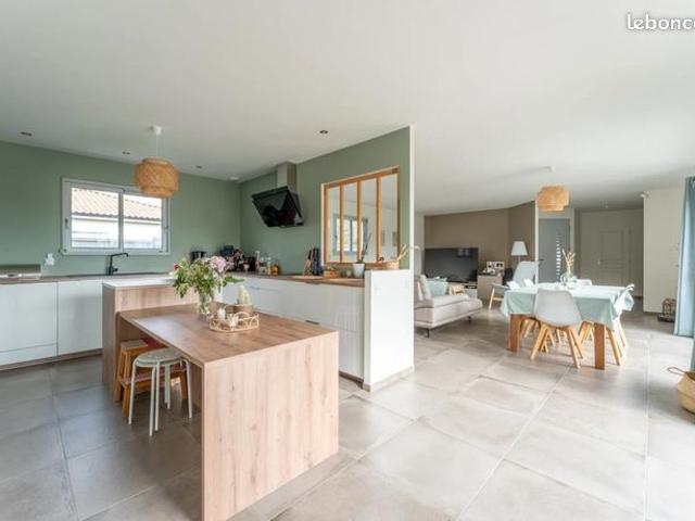 Maison 8 pièces 196 m²