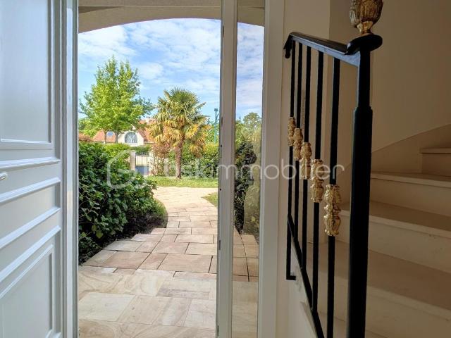 Maison 8 pièces 196 m²