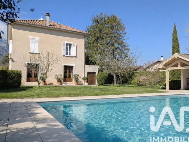 Maison 8 pièces 196 m²