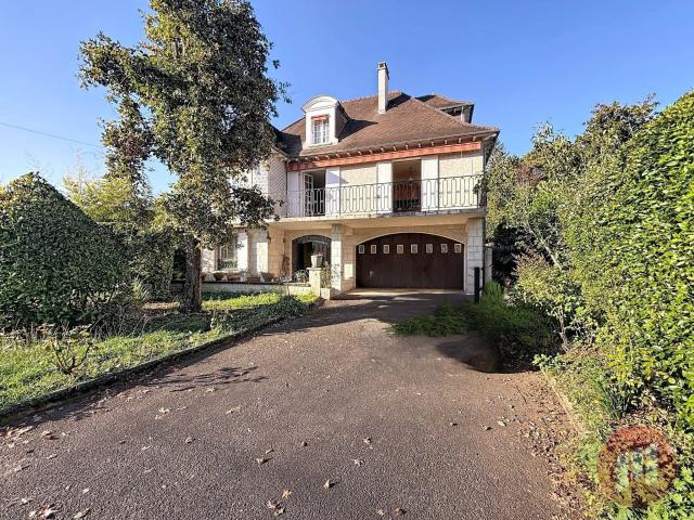 Maison 8 pièces 196 m²