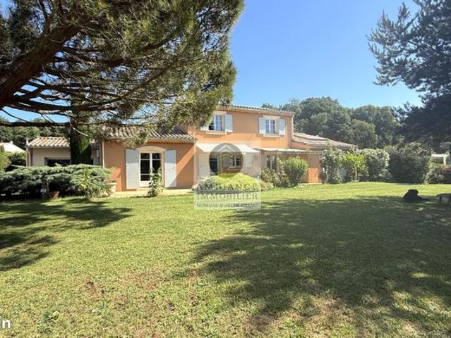 Maison 8 pièces 196 m²