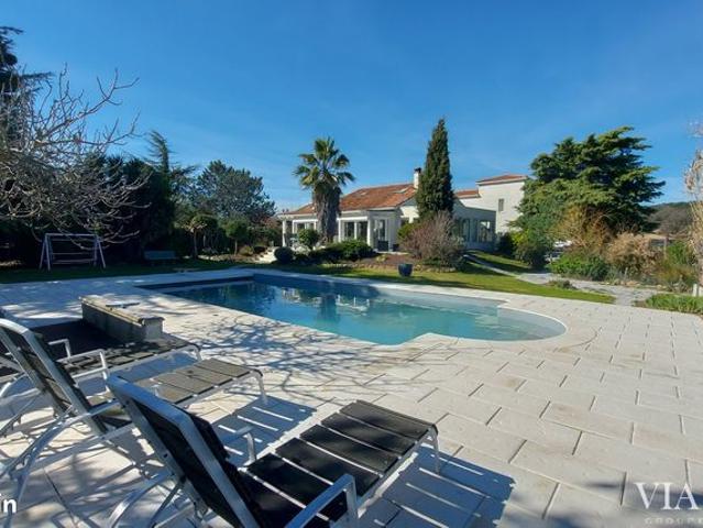 Maison 8 pièces 228 m²