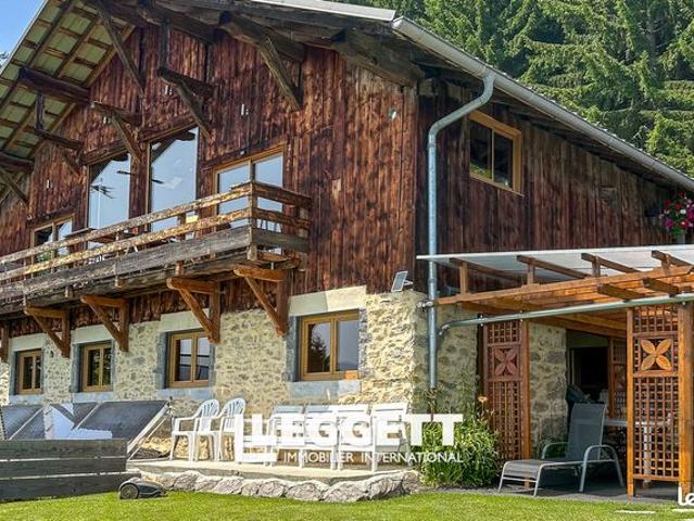 Maison 8 pièces 196 m²