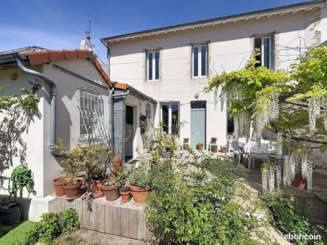 Maison 8 pièces 196 m²