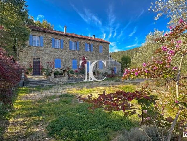 Maison 8 pièces 196 m²
