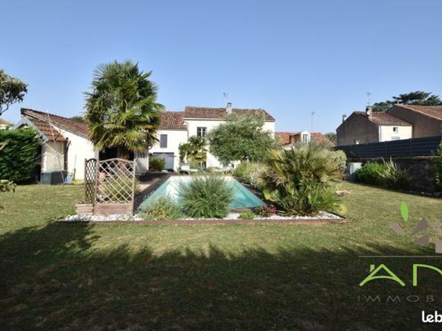 Maison 8 pièces 196 m²