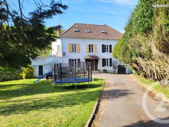 Maison 8 pièces 196 m²