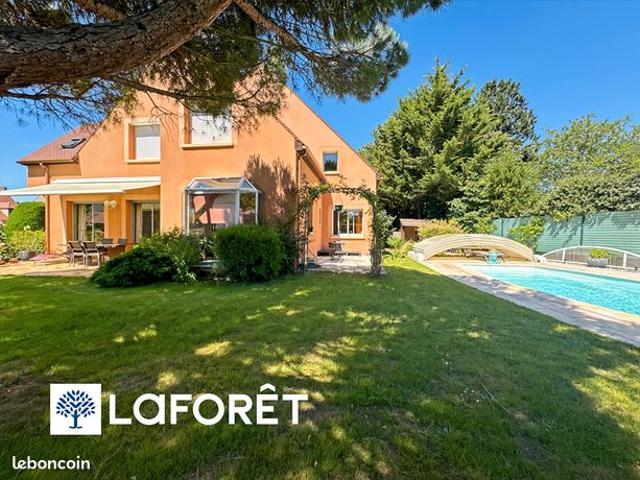 Maison 8 pièces 196 m²