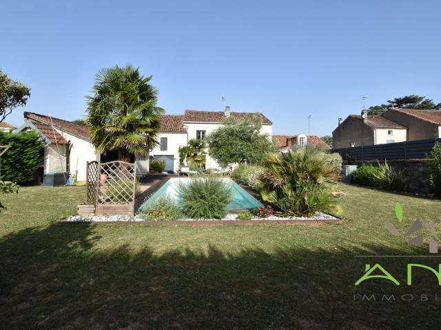 Maison 8 pièces 196 m²