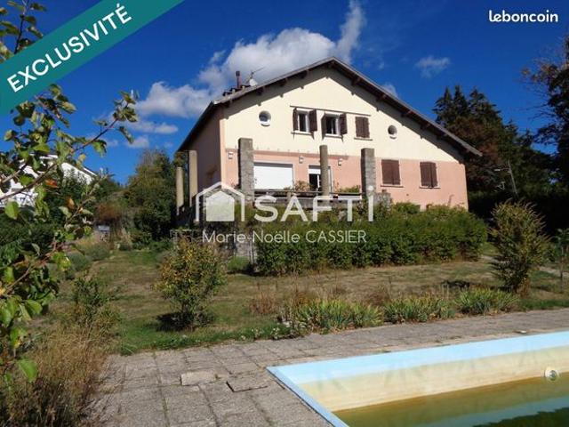 Maison 8 pièces 196 m²