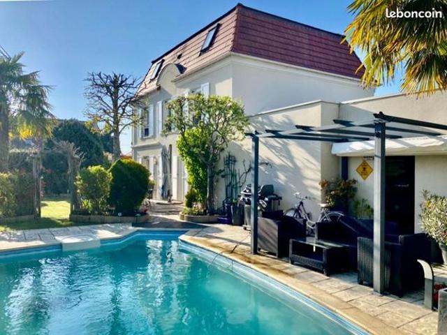 Maison 8 pièces 197 m²