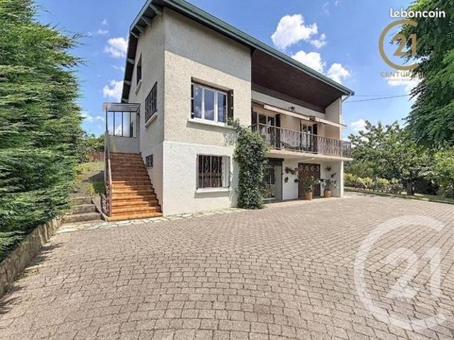 Maison 8 pièces 197 m²