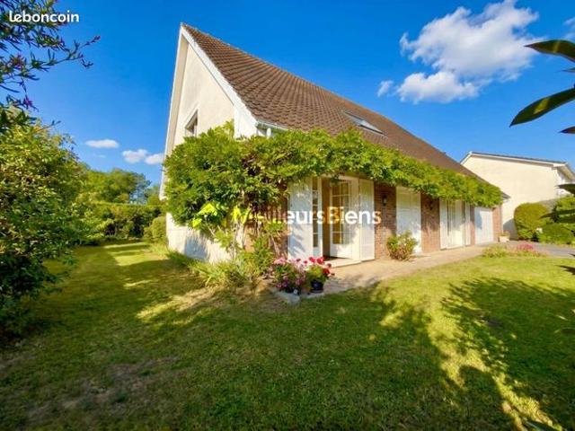 Maison 8 pièces 198 m²