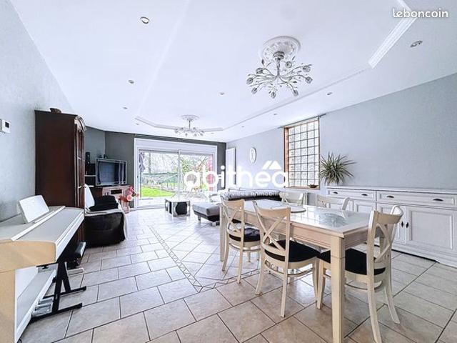 Maison 8 pièces 198 m²