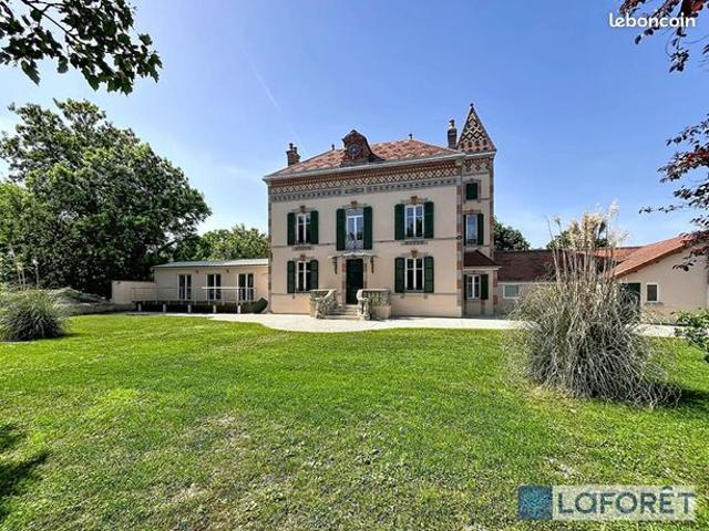 Maison 8 pièces 198 m²