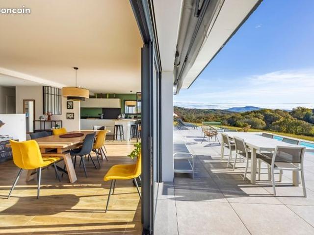 Maison 8 pièces 198 m²