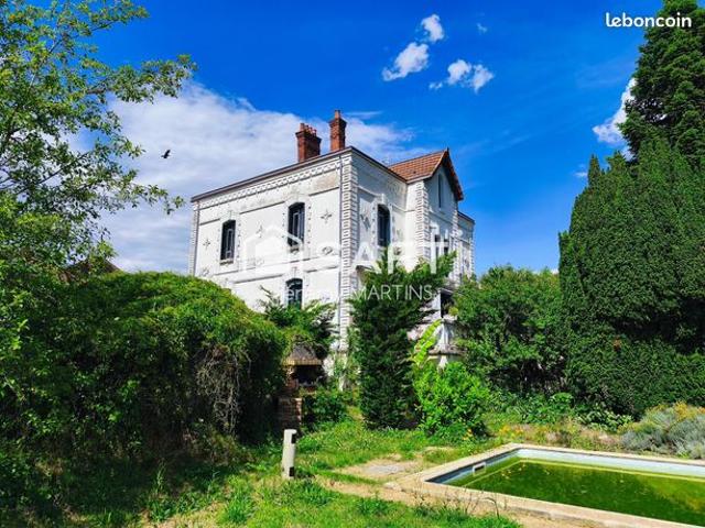 Maison 8 pièces 198 m²