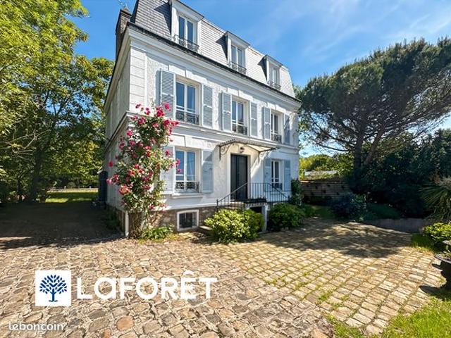 Maison 8 pièces 198 m²