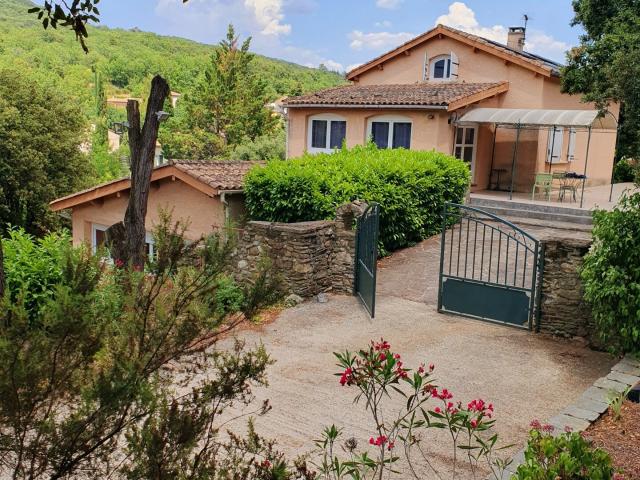 Maison 8 pièces 198 m²