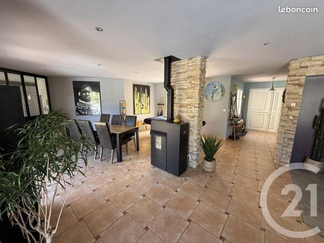 Maison 8 pièces 198 m²