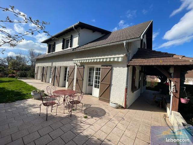 Maison 8 pièces 198 m²