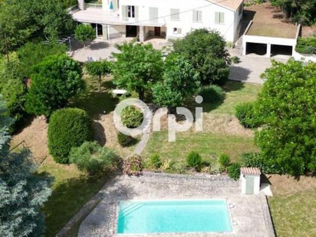 Maison 8 pièces 198 m²