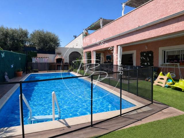 Maison 8 pièces 198 m²