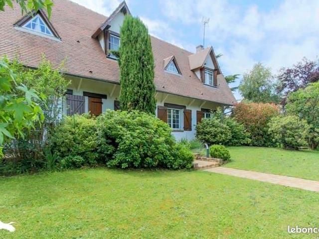 Maison 8 pièces 198 m²