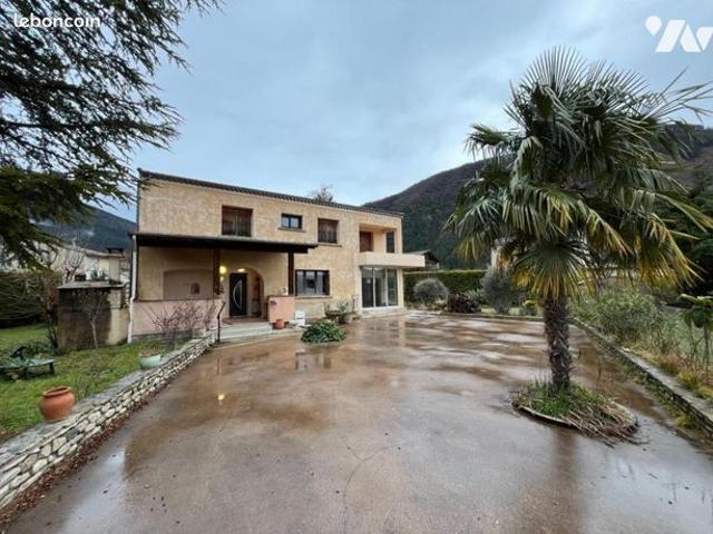 Maison 8 pièces 190 m²