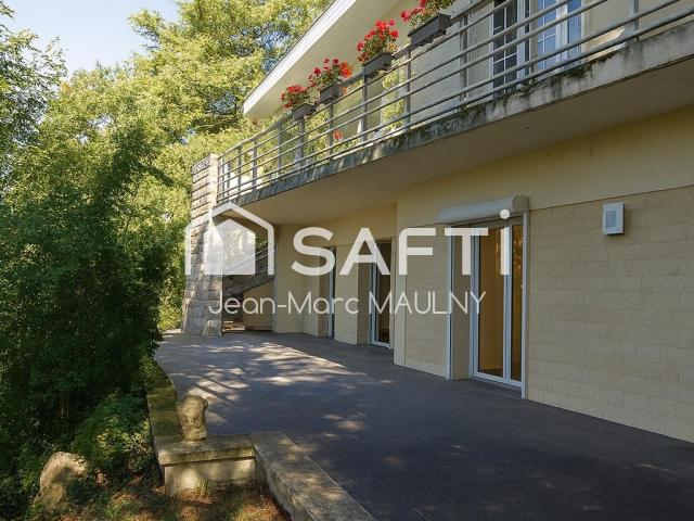 Maison 8 pièces 190 m²