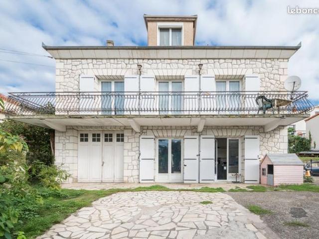 Maison 8 pièces 192 m²